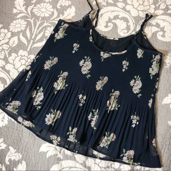 SOLD***Abercrombie & Fitch navy floral ribbed tank - Picture 6 of 10